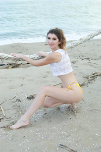 Candice Demellza Strips Her Bikini And Spreads Her Legs Wide On The Beach