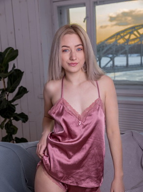 Molly A Beautiful Model With A Perfect Pussy And Anus