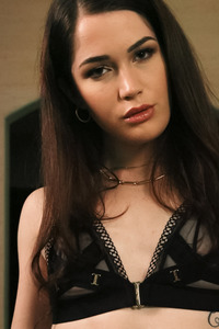 Evelyn Claire Treats Herself Like The Gorgeous Queen
