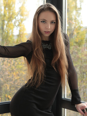 Valery Leche In Elegantly Sexy Black Dress
