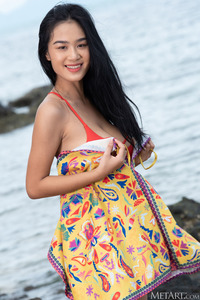 Voluptuous Thai Beauty Kahlisa Posing Naked At Paradise Beach