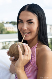 Simon And Her Gorgeous Big Breasts Bouncing Free