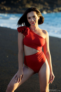 Eve Sweet Her Sexy Curves Bathed In The Sun’s Golden Glow