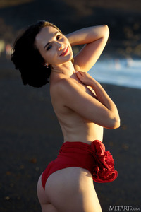 Eve Sweet Her Sexy Curves Bathed In The Sun’s Golden Glow