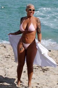 Nude And Sexy Amber Rose
