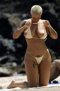 Nude And Sexy Amber Rose