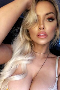 Hot Babe Lindsey Pelas Nude And Topless