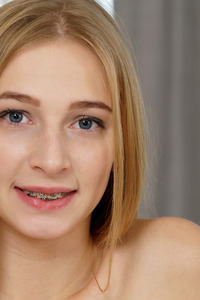 Elizabeth Evans Peel Off Her Clothes