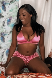 Ebony Babe Daya Knight Enjoys Masturbation In Her Bedroom