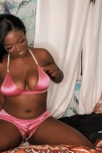 Ebony Babe Daya Knight Enjoys Masturbation In Her Bedroom