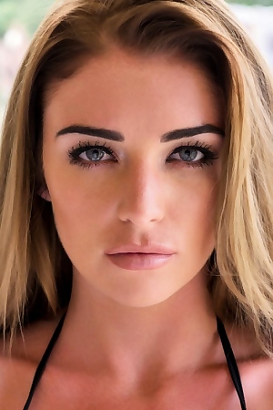 Hot Babe Scarlet Bouvier