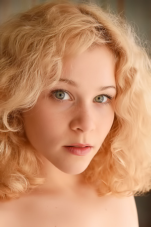 Blond Teen Helena Show Sher Round Ass