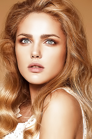 Models Seducing With Gorgeous Eyes