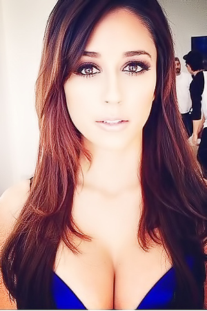 Hot Babes Making Sexy Selfies