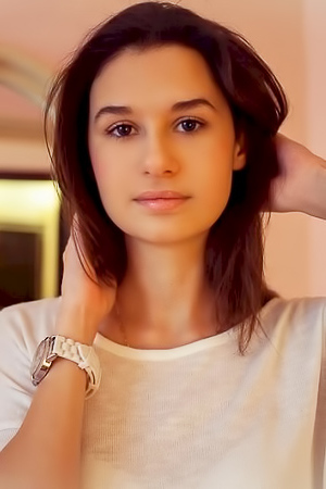 Brunette beauty Anchen