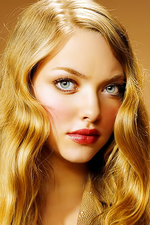 Amanda Seyfried Pantyless And Braless