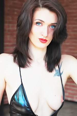 Stunning Brunette Sonya S Is Looking Fantastic