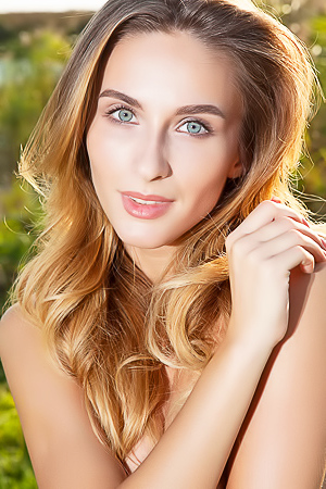 Sexy Rena Enjoys Outdoor Nudity