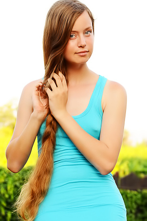 Hot chick goes for a long walk barefoot.