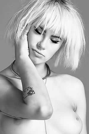 TOPLESS DE IRELAND BALDWIN