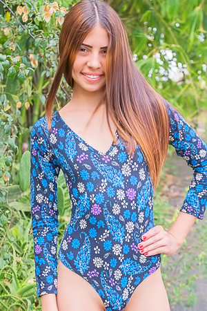 Mily Mendoza Shows Her Tight Ass