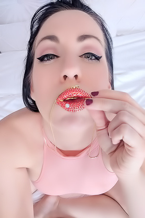 Kayla Kiss Sexy Candid Pics