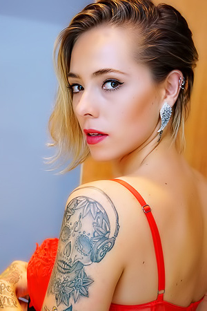 Samira In Black Gloves