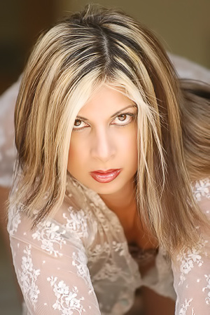 Mature woman shows her pussy