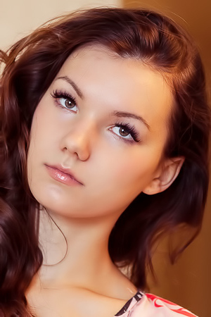 Iva Spreads Her Legs Wide Open