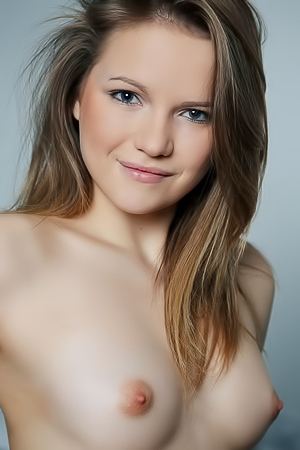 Beautiful Isabela wears nothing but her high heels, and that's just the way we like to see her