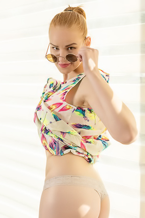 Melinka Can't Keep Her Clothes On