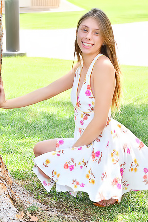 Gracie FTV Sporty, sexy Gracie FTV plays outside