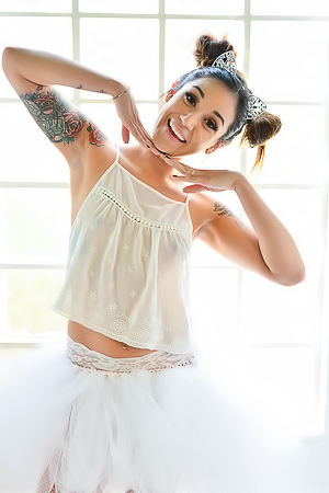 Jynx FTV Jynx FTV puts on stockings to play with her pussy