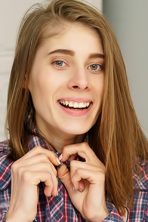 Amelinda Strips Her Sheer Pantyhose