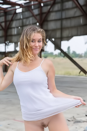 Anel Poses Outdoors