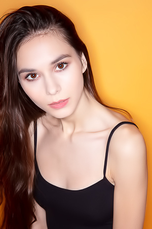 Slim Babe Leona Mia - Yellow Star