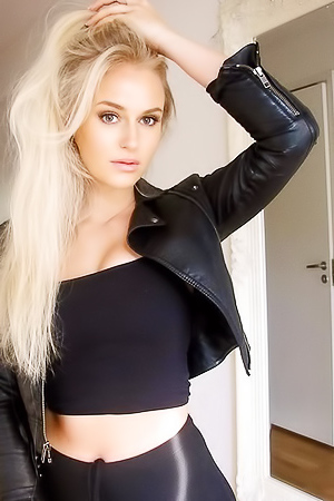 Here are some epic photos of assed Anna Nystrom