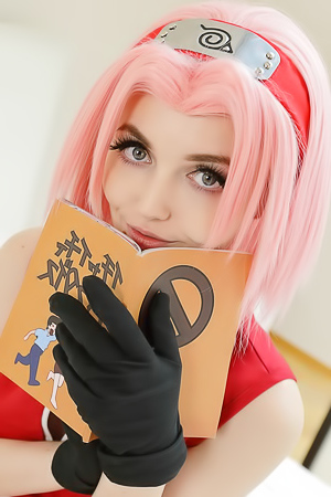 Sia Siberia Reading Manga Virtual Taboo