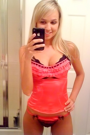 Non Nude Girlfriends Camwhoring At Home