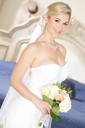 Lexi Lore And Kit Mercer Spanking And Tongue-fucking