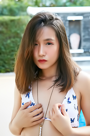 Chia Ling By The Pool