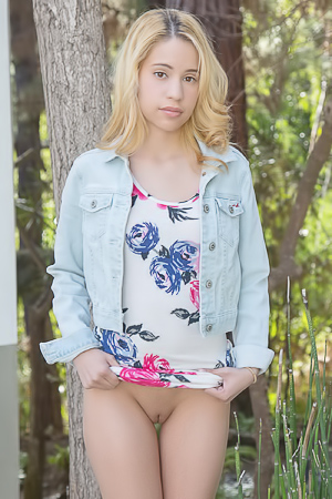 Naughty Mae Olsen Wants To Play With Dick