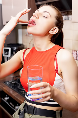 Dayana Kamil Get Pleasure As She Spreads Her Pussy Juices All Over Her Bare Slit