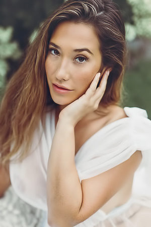 Eva Lovia Picnic