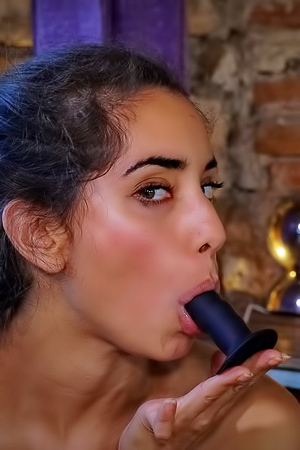 Stunning And Sophisticated Hispanic Babe Solange Bound And Naked