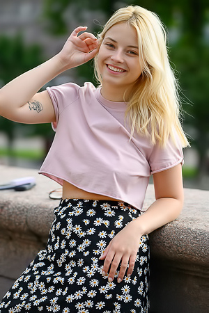 'Lovely Blondie' with Bianca Bell via Zishy