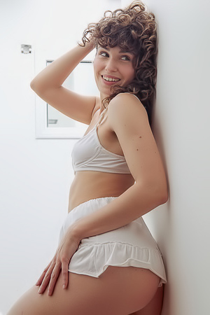 Raquel Linda Get Naked For You For The First Time