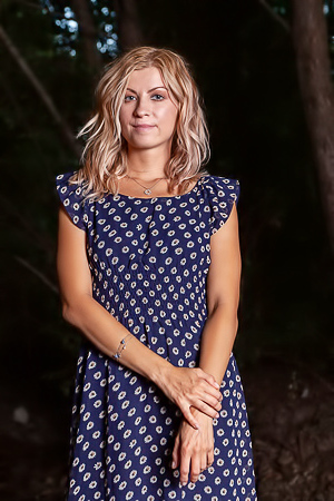 Claire Shelty Enjoys Pleasure Of Her Alfresco Orgasms