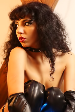 Mitzi X Getting Pleasure With A Fingerbang