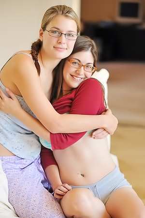 Brunette Babe Orianna Shows Her Swollen Pussy
